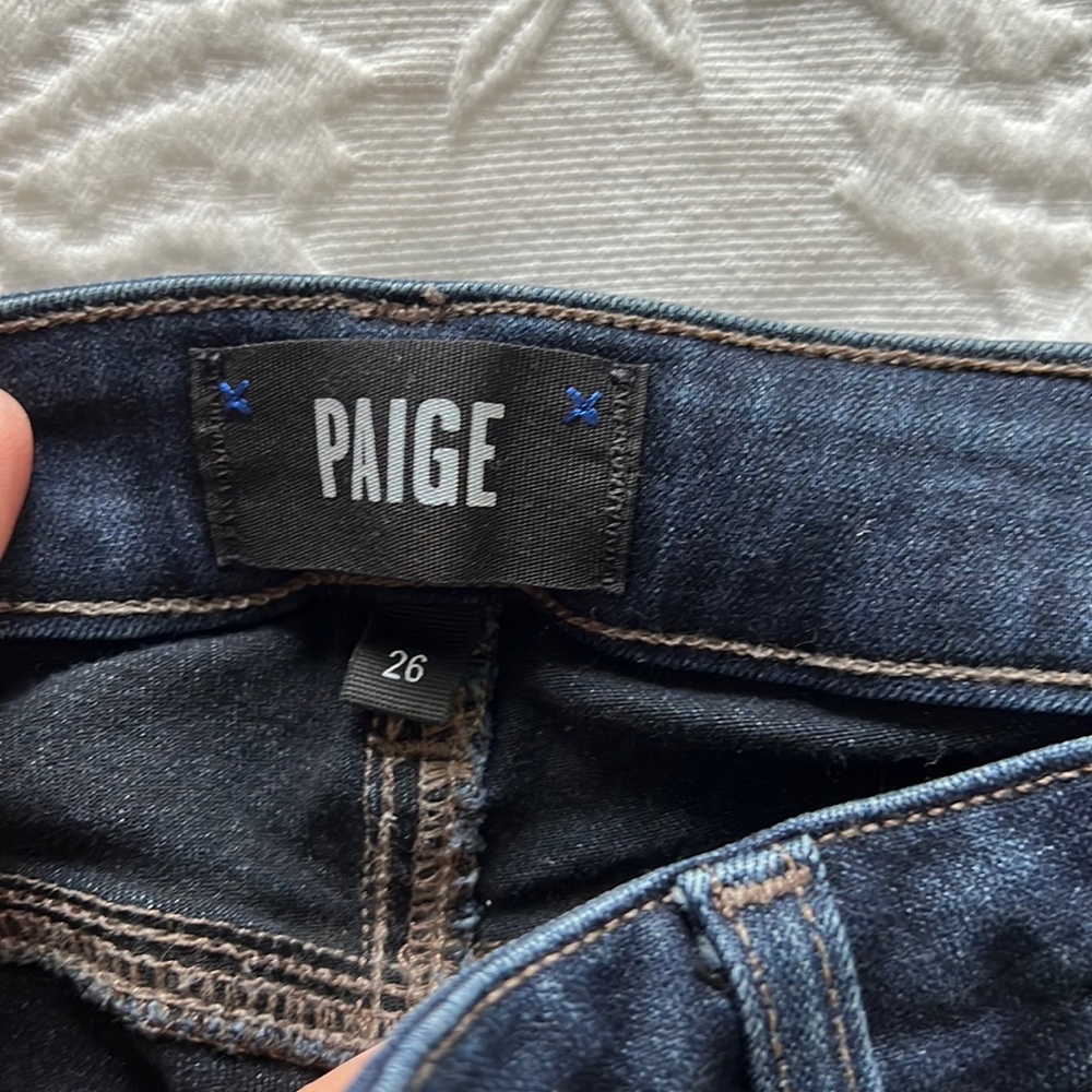PAIGE Skinny jeans 26 good quality dark/tone dark blue . Fits 5'2 height .